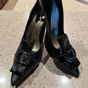 J. Renee Black Heels Size 8 with snake skin detail